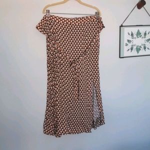 Flowy geometric patterned skirt